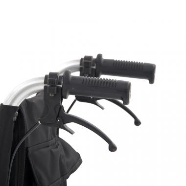 Кресло-коляска для инвалидов Армед FS251LHPQ. Удобство для сопровождающего