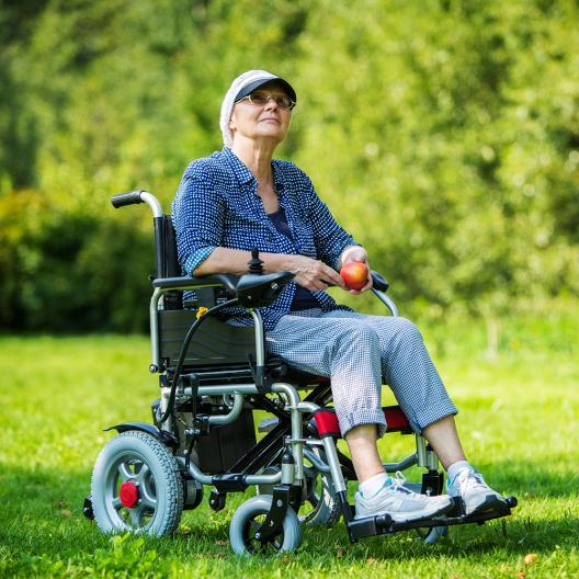 Кресло-коляска c электроприводом для инвалидов Армед FS101A 3