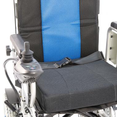 Кресло-коляска c электроприводом для инвалидов Мега-Оптим FS 122LGC-46. Удобное управление