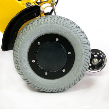 Кресло-коляска c электроприводом для инвалидов без доп.опций Мега-Оптим FS 127. Маневренные колеса