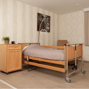 Кровать медицинская Vermeiren Luna Basic. Маневренные колеса