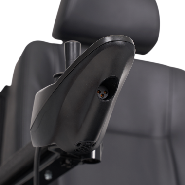 Кресло-коляска c электроприводом для инвалидов Армед JRWD901. Зарядить коляску просто!