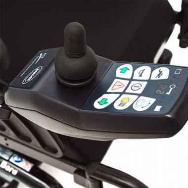 Кресло-коляска с электроприводом Invacare Bora. Удобное управление